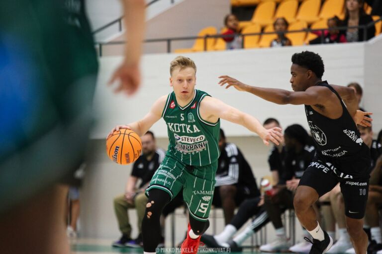 Joonas Timonen KTP-Basket Mikko Mäkelä